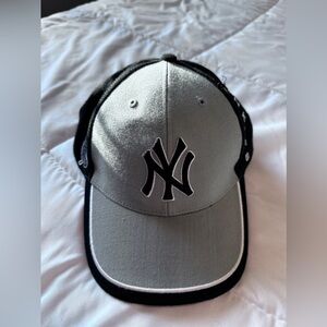 Vintage New York Yankees adjustable hat